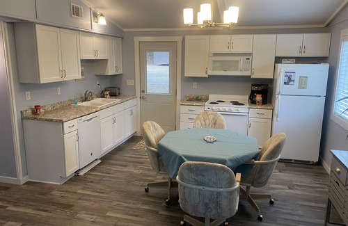 Lake Ozark Condo | 2 BR CONDO CLOSE TO EVERYTHING. MARIJUANA FREE ENTIRE COMPLEX