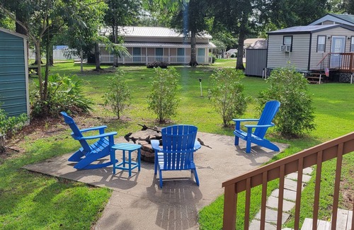 Elberta House | 2-BR Getaway w/HUGE screened porch, Golf Cart, Pool, & Boat Ramp near Wolf Bay