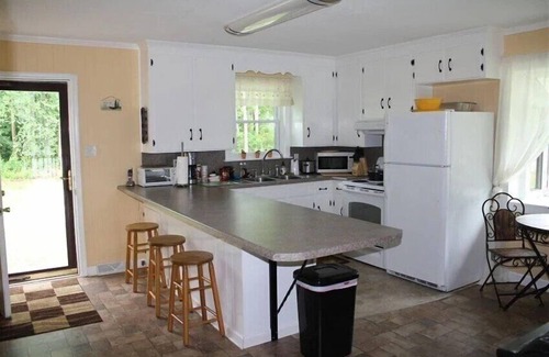 Southmont House | 2 BR House with Lake Frontage, Floating Dock, and Boat Launch