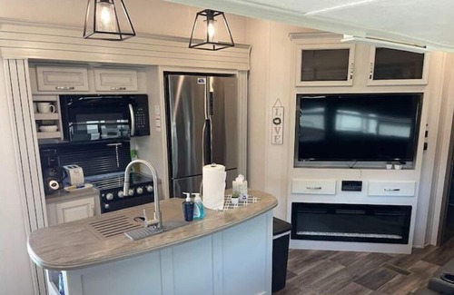 Gravois Mills House | 2 BR +Loft Glamping at the Lake