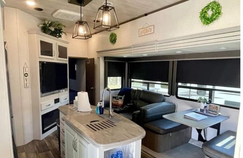 Gravois Mills House | 2 BR +Loft Glamping at the Lake