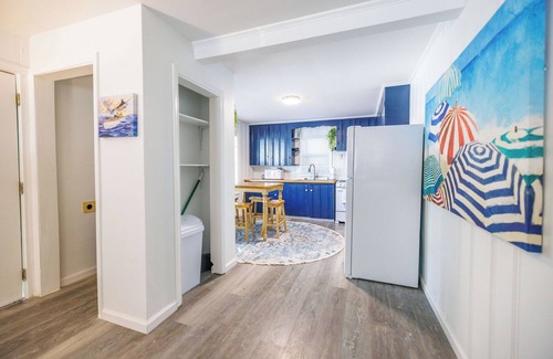Caine Woods Apartment | 2 BR Lower Condo in North OC/Fenwick