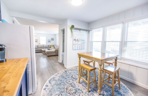 Caine Woods Apartment | 2 BR Lower Condo in North OC/Fenwick