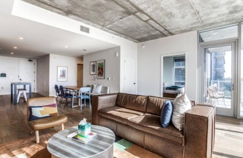 Rainey Street Historic District Apartment | 2 BR Lux Panoramic View - Rainey