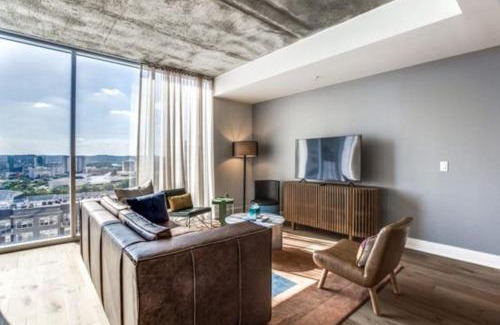 Rainey Street Historic District Apartment | 2 BR Lux Panoramic View - Rainey