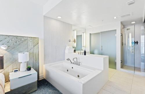 Central Beach Apartment | 2 BR Luxury Beach Apartment with Resort Amenities