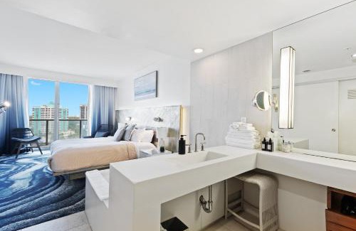 Central Beach Apartment | 2 BR Luxury Beach Apartment with Resort Amenities