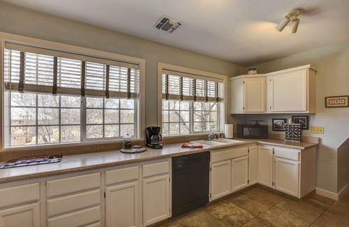 Nob Hill House | 2 BR near the courthouse square AVAILABLE due to last minute renter cancellation