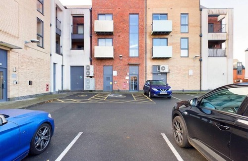 Telford Apartment | 2-BR serviced Apt In Telford - W/Wi-fi/Netflix