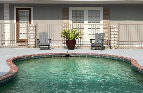 Highlands - Perkins Apartment | 2 br Steps from Tiger Stadium
