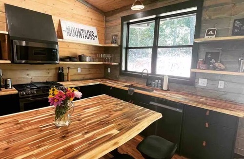 Clayton Cabin | 2 CABINS, 3 ACRES- HOT TUB VIEWS & ACCESS TO THE STATE PARK TRAILS