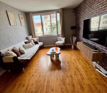 Leon Blum - Bon Coin Apartment | 2 Chambres, Residence avec Parking !