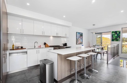 North Perth House | 2 Chic Stylish Modern Family on Charles sleeps 6, location