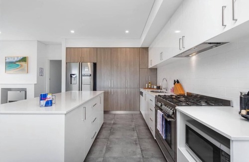 North Perth House | 2 Chic Stylish Modern Family on Charles sleeps 6, location