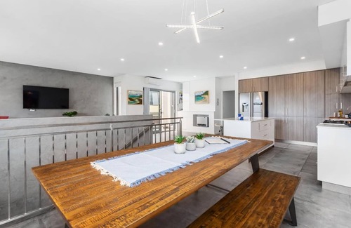 North Perth House | 2 Chic Stylish Modern Family on Charles sleeps 6, location