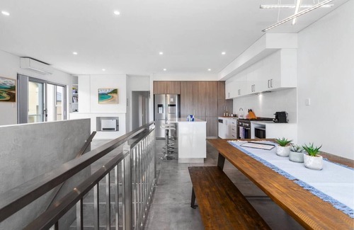 North Perth House | 2 Chic Stylish Modern Family on Charles sleeps 6, location