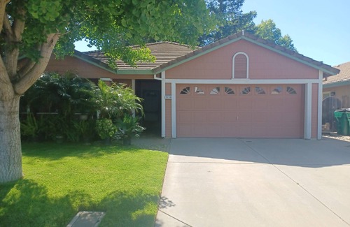 Lodi House | 2 clean rooms and bathroom it sleeps 4
