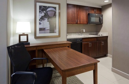Kutzky Park Hotel | 2 Comfortable Accommodation! Kitchen, Pet-Friendly, Indoor Pool!
