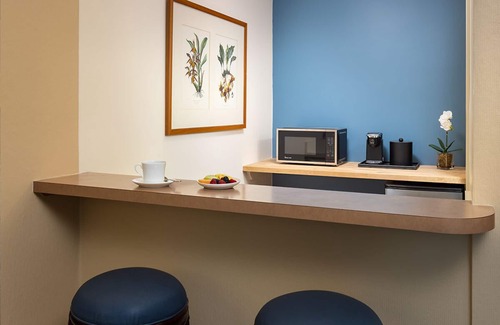 Pacific Beach Hotel | 2 Comfortable Rooms w/Bay Views Near Sand Volleyball Courts – Beach Access