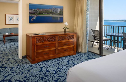 Pacific Beach Hotel | 2 Comfortable Rooms w/Bay Views Near Sand Volleyball Courts – Beach Access