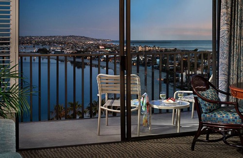 Pacific Beach Hotel | 2 Comfortable Rooms w/Bay Views Near Sand Volleyball Courts – Beach Access