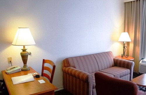 Pelham Hotel | 2 Connecting Suites at a Hotel