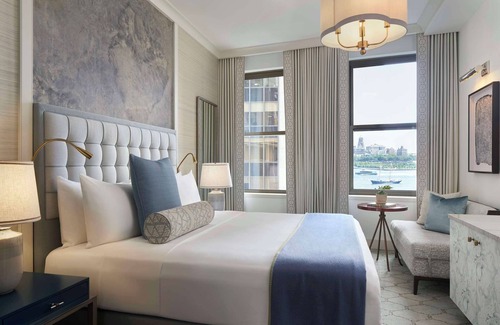 Financial District Hotel | 2 Connecting Suites + Connecting Room at a 5⭐️ Hotel