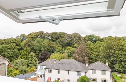Aveton Gifford Cottage | 2 COURT COTTAGES, pet friendly, with open fire in Aveton Gifford