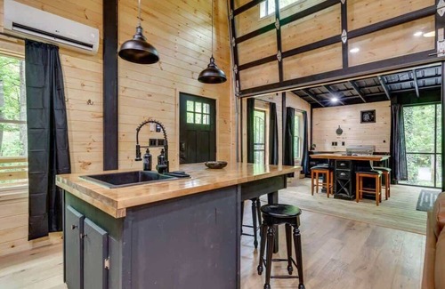Rocky Grove Cabin | 2 Cozy Cabins Sleep 9, Great for Groups