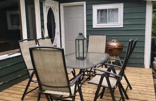 Bracebridge Cottage | 2 Cozy Cottages on Bowyers Beach Road