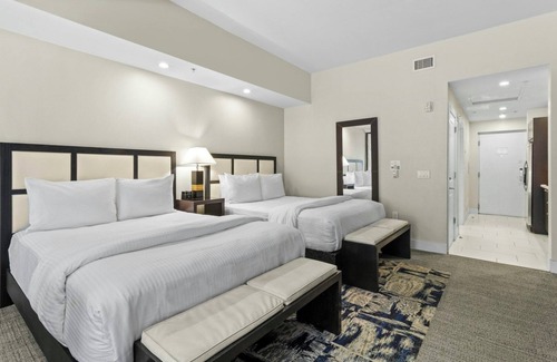 Ludlam Hotel | 2 Cozy Units Near Miami Airport | Kitchen, Pool & Onsite Dining!