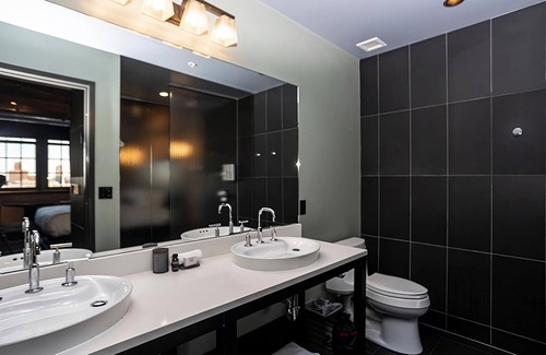 Fifth Ward Hotel | 2 Custom Deluxe Two Queen Beds at The Iron Horse Hotel, Pets Are Welcome!