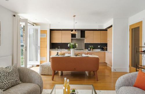 Dartmouth House | 2 Dart Marina