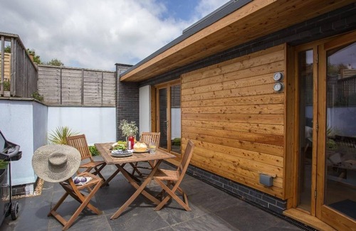 Stoke Gabriel Cottage | 2 DART, pet friendly, character holiday cottage in Stoke Gabriel