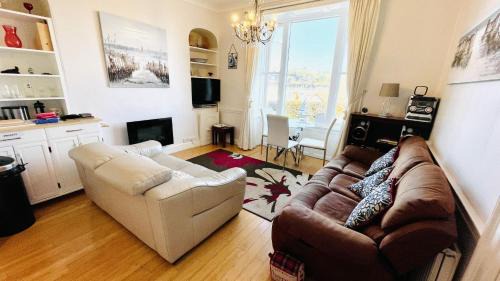 Dartmouth House | 2 Dartview - Close to the Water, River Views, Ground Floor Access