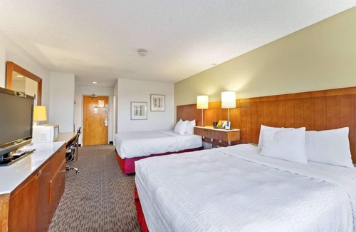 Cedar City Hotel | 2 Family-Friendly Rooms Close to Beautiful Cedar Breaks! Free Breakfast, Pool!