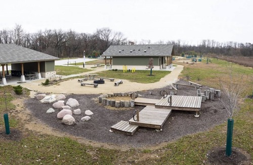 Matteson House | 2 Family-Friendly Units, Indoor Pool, Parking, Near Odyssey Fun World