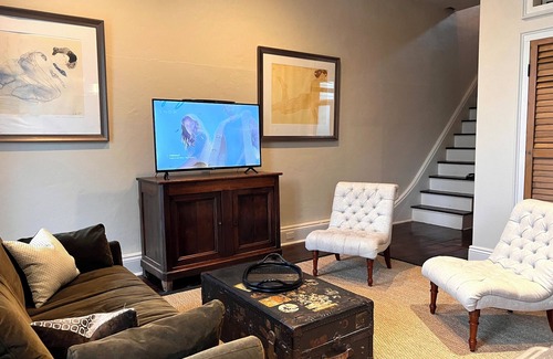 Lower Garden District Bed & Breakfast | 2 Floor 1855 Lower Garden District Townhouse with Balcony