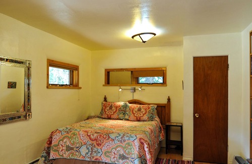Tyrone House | 2-floor Rural Hillside Serenity Close to Town. Hike and Bike from the House