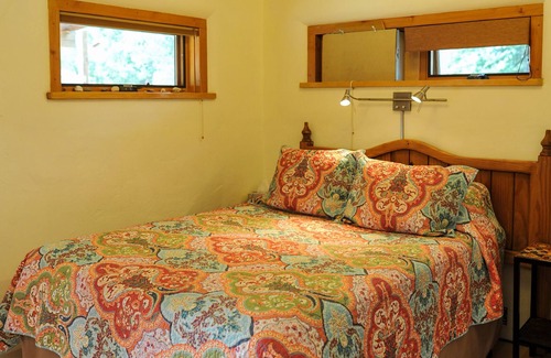 Tyrone House | 2-floor Rural Hillside Serenity Close to Town. Hike and Bike from the House