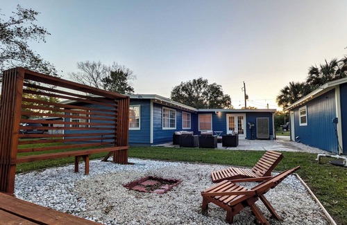 Arlington House | 2 homes for 1 - Arcade, Firepit, Patio - Main house & Lrg guest house included!
