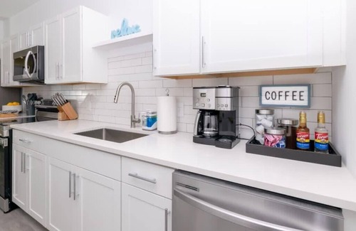 Indianapolis House | 2 Homes in 1! 2 SPAs, Sleeps 16, Near Downtown!
