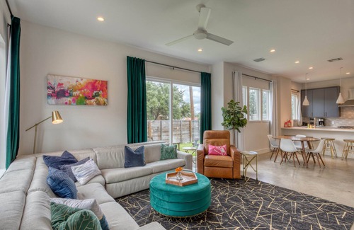 Galindo House | 2 Homes in 1! Centrally Located Near Soco