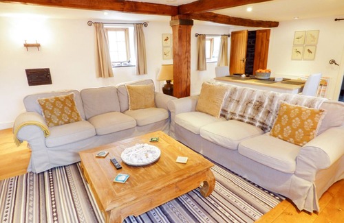 South Molton Cottage | 2 HUXTABLES, pet friendly, character holiday cottage in North Molton