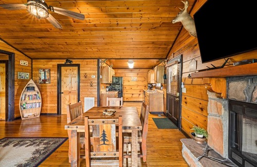 Gatlinburg - Pigeon Forge Cabin | 2 King Bds-SL 4-Great View-9 Mins to D'wood- Most Bear Visits-Cleanest Cabin Too