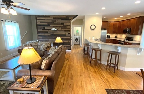 Horse Shoe Cabin | 2 King Beds/Mountain Views/Near the Ecusta Bike Trail/Clean & Well Stocked