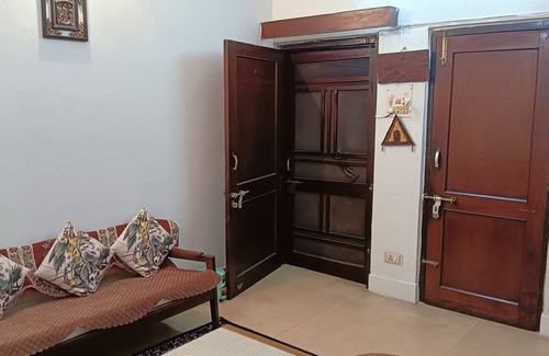 Mohangarh House | 2 large rooms in the center of Lucknow in a peaceful colony.