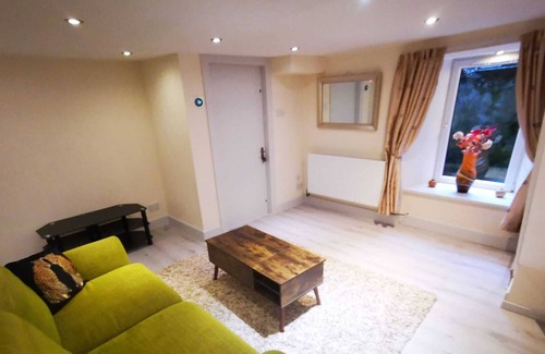 Central Aberdeen Apartment | 2-level apartment