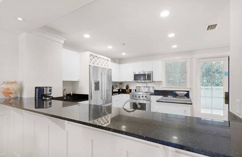 Gulf District House | ⭐2 Living Rooms-2 Bikes Included~Prime Location~Pools~Watercolor Townhouse 9