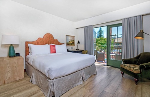 Los Gatos Hotel | 2 Luxury Room with Pets Allowed, Pool & Free Parking in Silicon Valley